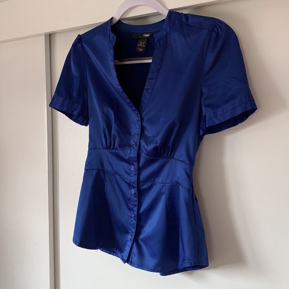 H&M blue button down blouse - Picture 3 of 11
